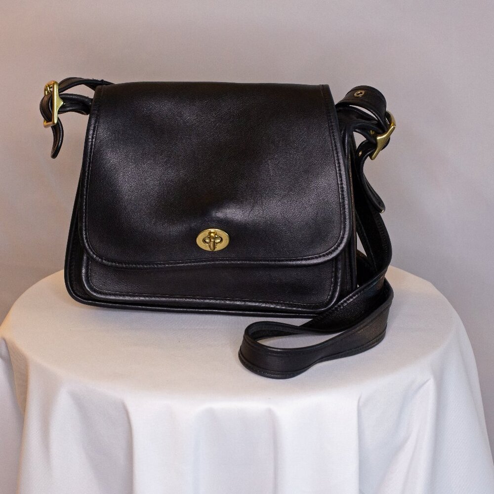 Black Coach purse (vintage I believe) M050-9061